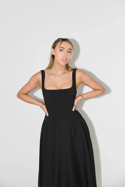 Melody - Neues mittellanges, schlichtes und tailliertes trägerloses Kleid