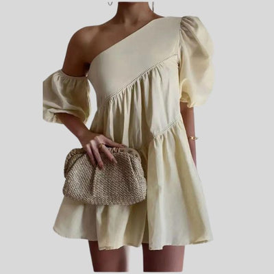 Carolyn - Verspieltes One-Shoulder-Minikleid mit Rüschendetails