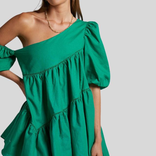 Carolyn - Verspieltes One-Shoulder-Minikleid mit Rüschendetails