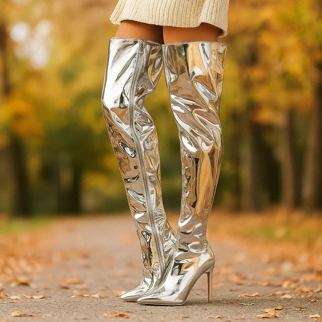 Schenkelhohe Stiefel aus Lackleder mit hohem Absatz - Valeria