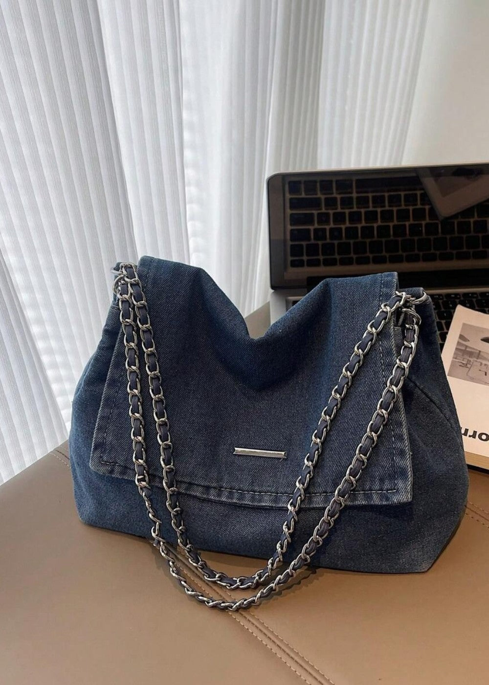 Metallische Kettentasche im urbanen Denim-Stil - Briseida
