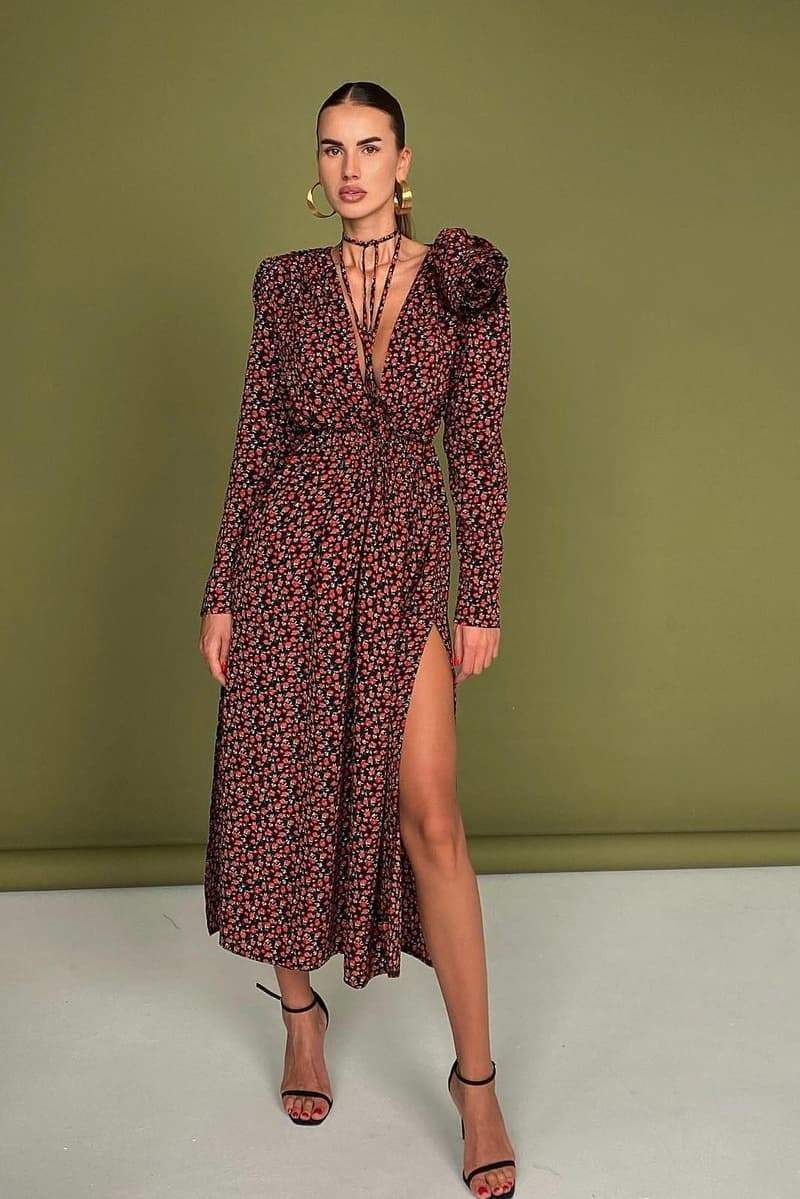 Bertha - Midikleid mit V-Ausschnitt und Blumen