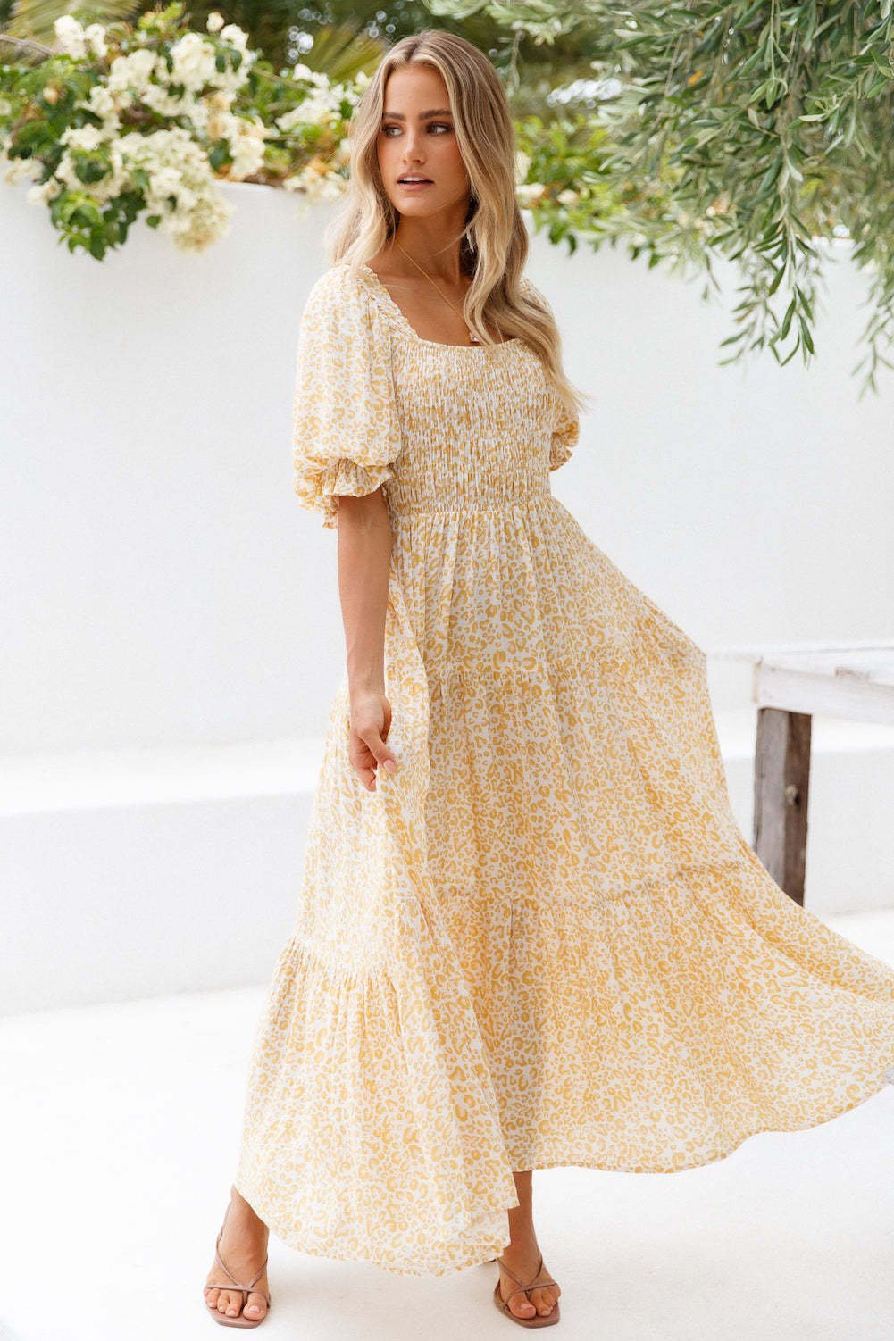 Betina - Gesmoktes Maxikleid mit quadratischem Ausschnitt