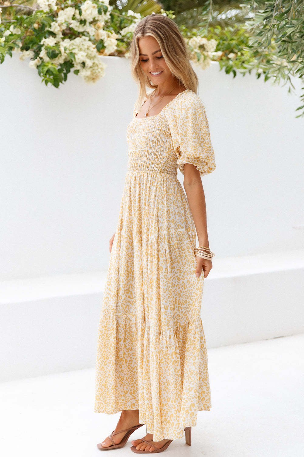 Betina - Gesmoktes Maxikleid mit quadratischem Ausschnitt