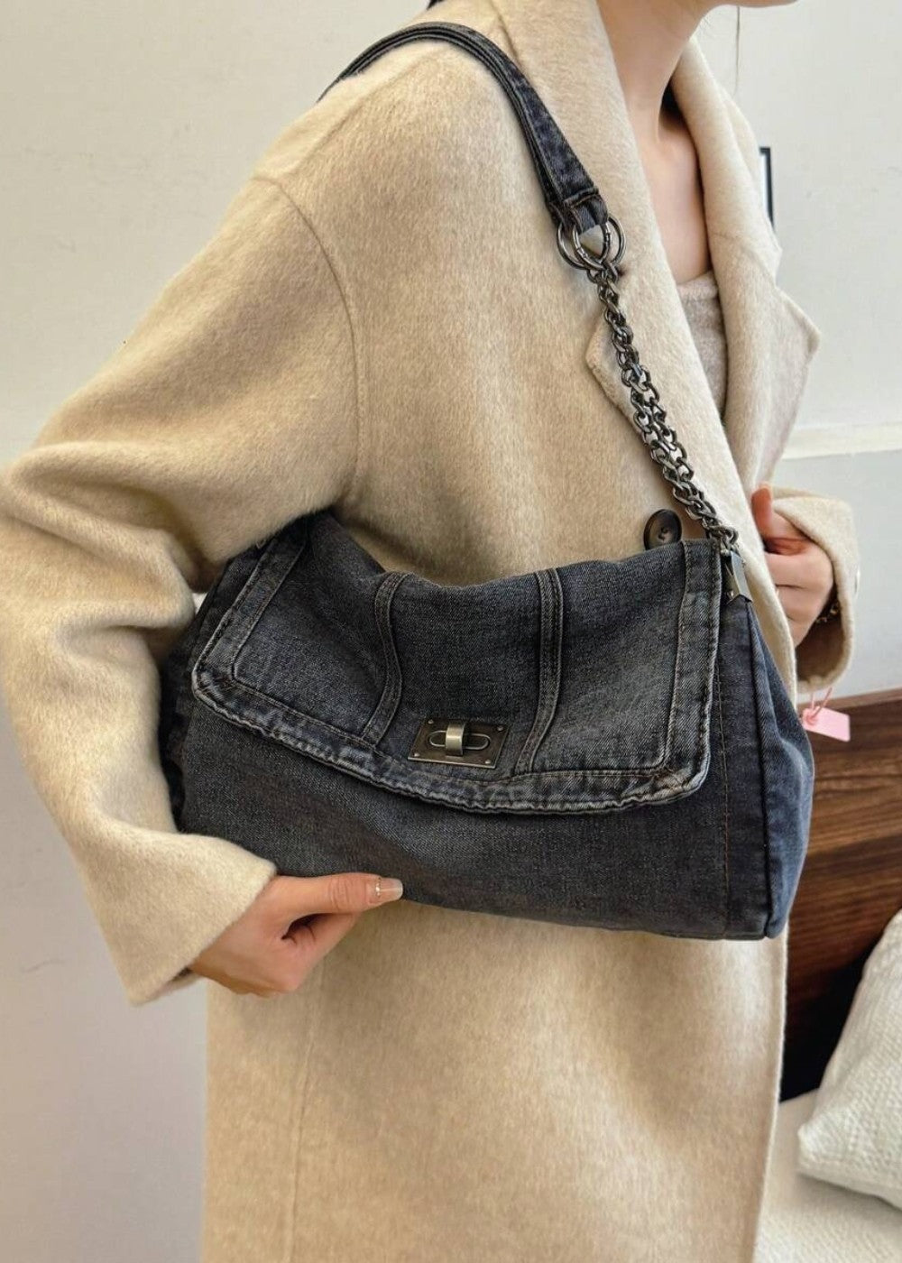 Metallische Kettentasche im urbanen Denim-Stil - Briseida