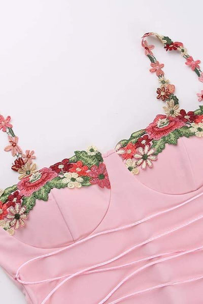 Brenda - Midikleid mit floraler Stickerei und Schnürung