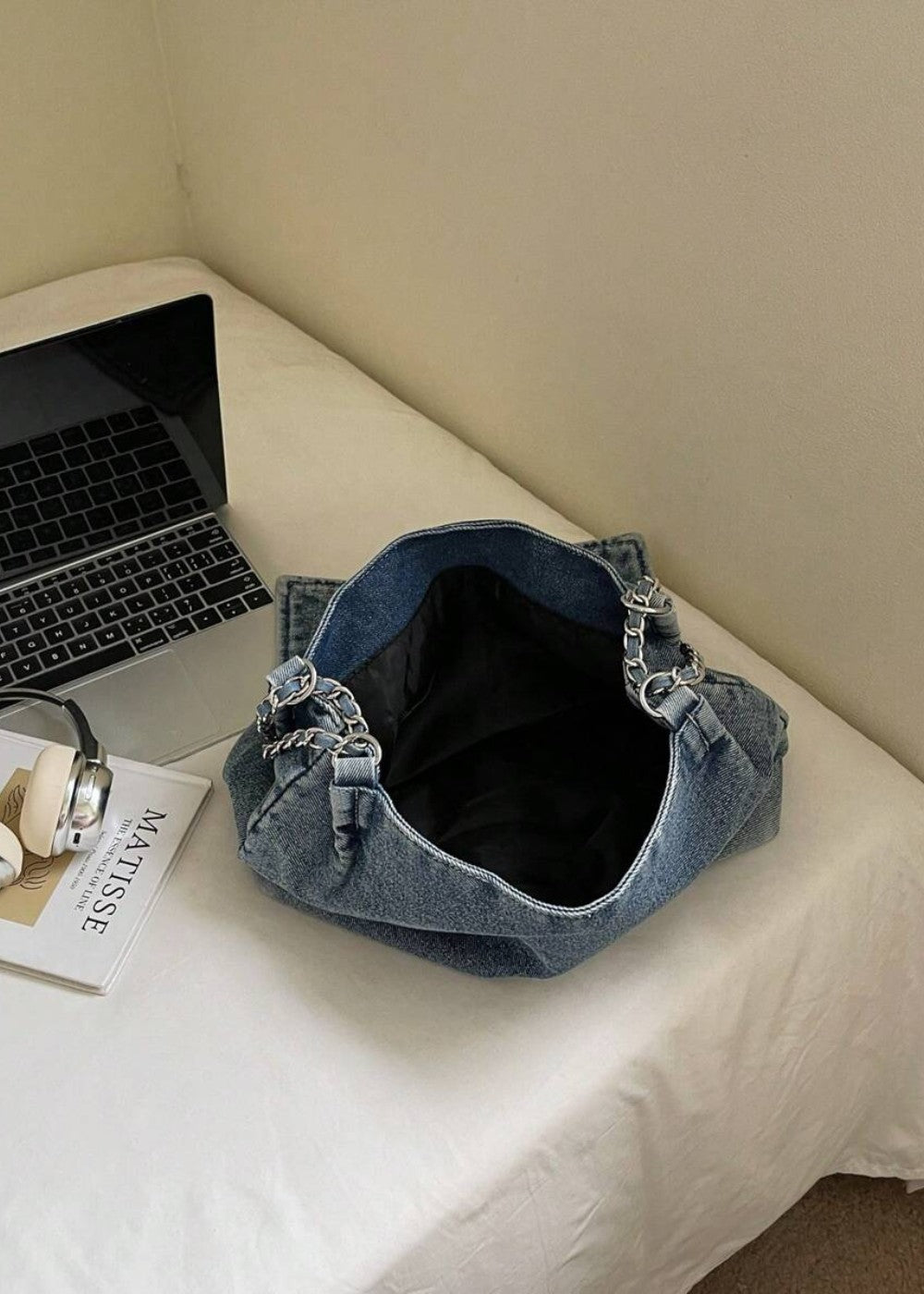 Metallische Kettentasche im urbanen Denim-Stil - Briseida