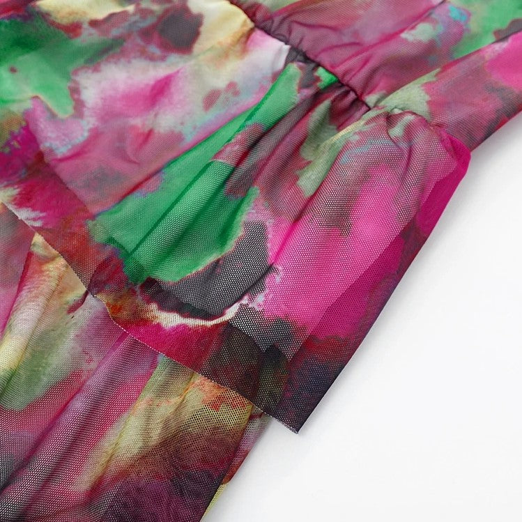 Evelina - Langes, tief ausgeschnittenes Kleid mit Volants und Blumenmuster