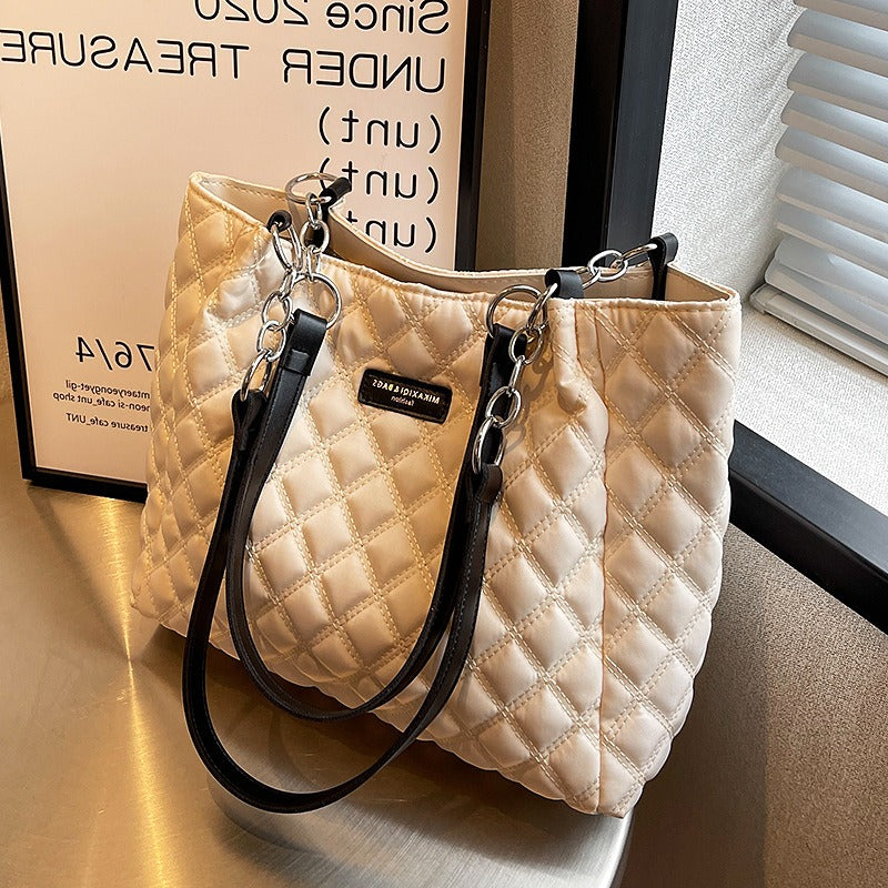 Gesteppte Shopper-Tasche für Damen mit Doppelgriffen und Metallkette - Eloisa