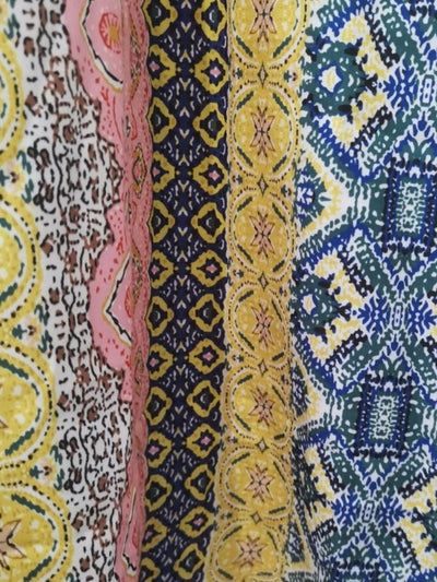 Lorena - Rückenfreies Maxi-Sommerkleid mit Freda-Print und Streifen