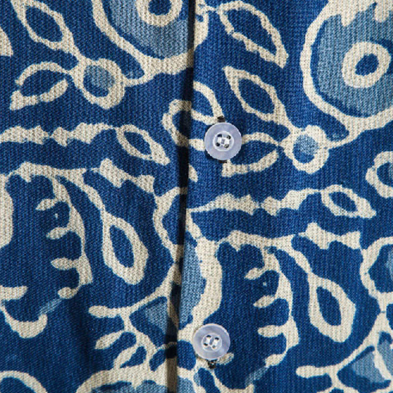 Stylisches Herren Kurzarm Hemd in Blau mit Vintage Druck aus Baumwolle