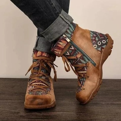 Damenstiefel im Ethno-Stil mit Schnürung und Reißverschluss - Tribal