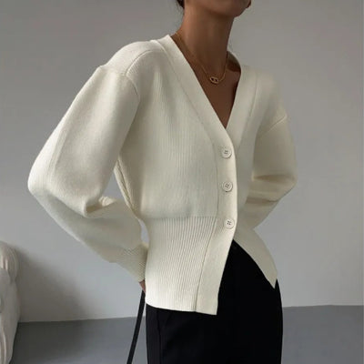 Minimalistische Damenstrickjacke mit V-Ausschnitt und tailliertem Schnitt - Libano