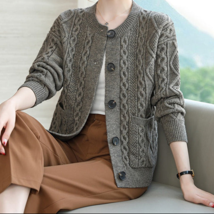 Damenstrickjacke mit großen Knöpfen - Liora