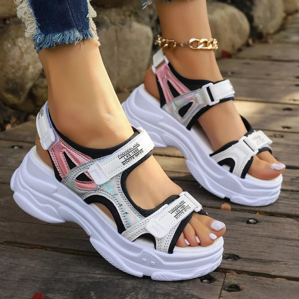 Leichte Plateau-Sport-Sandalen für Frauen im futuristischen Design - Alexia