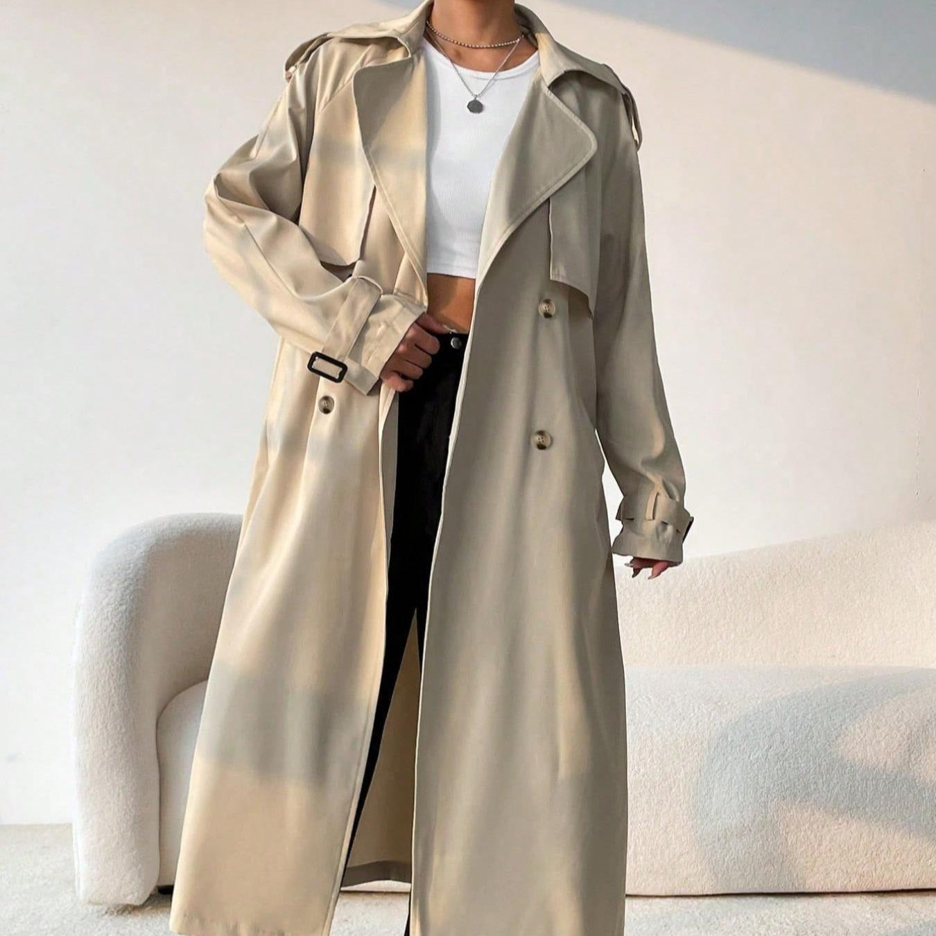 Langer Trenchcoat für Damen mit doppeltem Revers und verstellbarem Gürtel - Maelis