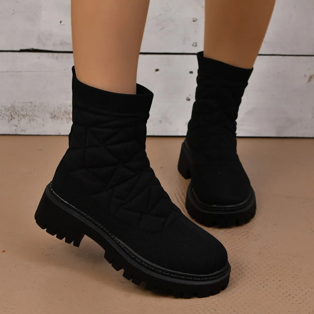 Gesteppte Damenstiefel aus Stoff mit Laufsohle im urbanen Stil - Kaela