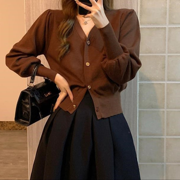 Damen Strickjacke mit V-Ausschnitt und Puffärmeln im Retrostil - Odile