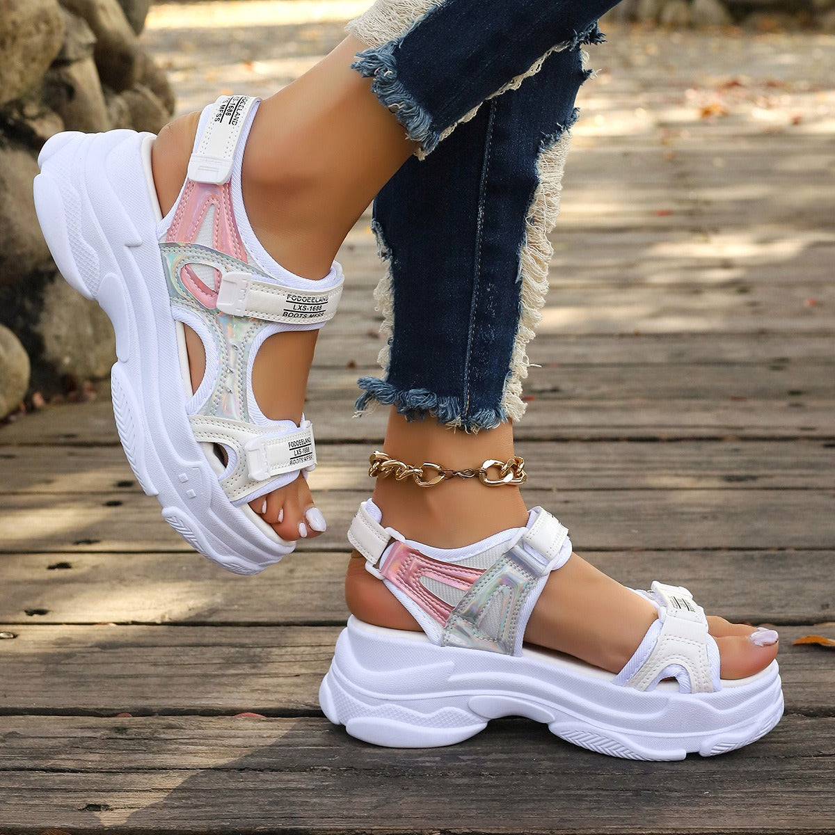 Leichte Plateau-Sport-Sandalen für Frauen im futuristischen Design - Alexia