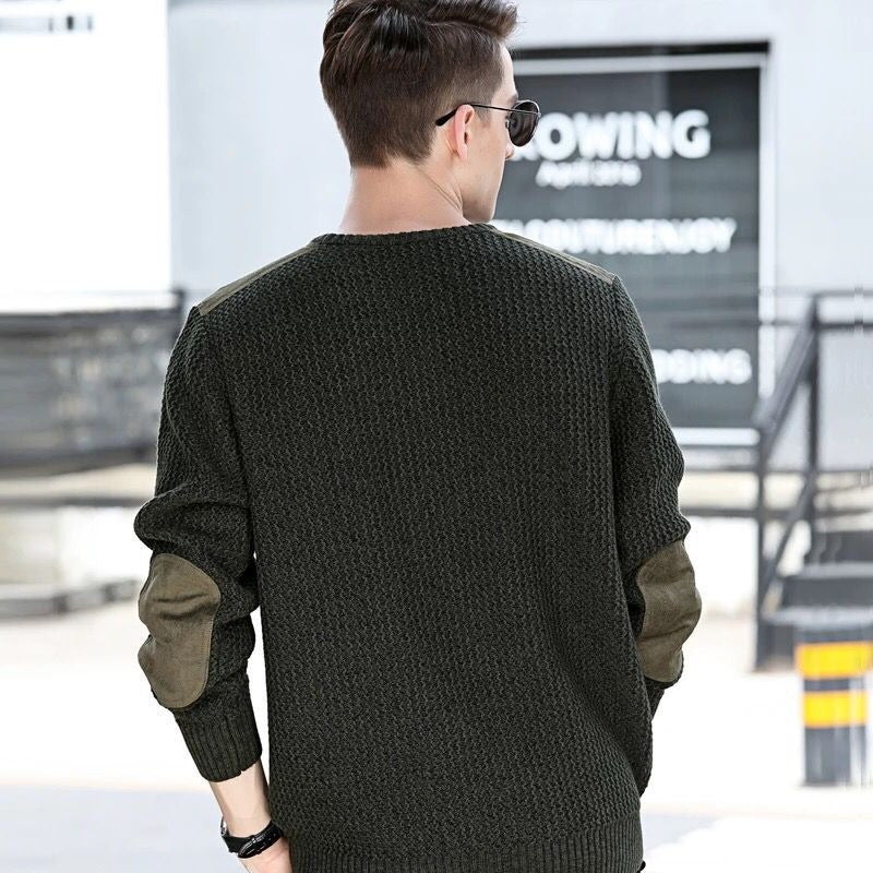 Strickpullover mit Stickerei auf der Vorderseite - Cech