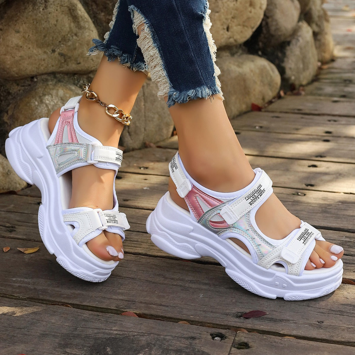 Leichte Plateau-Sport-Sandalen für Frauen im futuristischen Design - Alexia