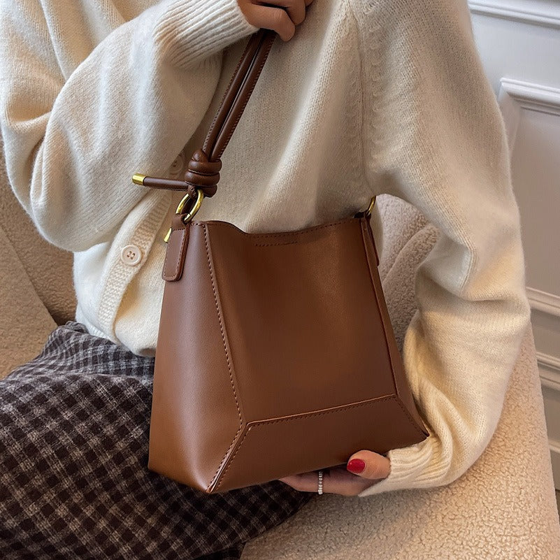 Umhängetasche aus Kunstleder für Damen im minimalistischen Design - Rita