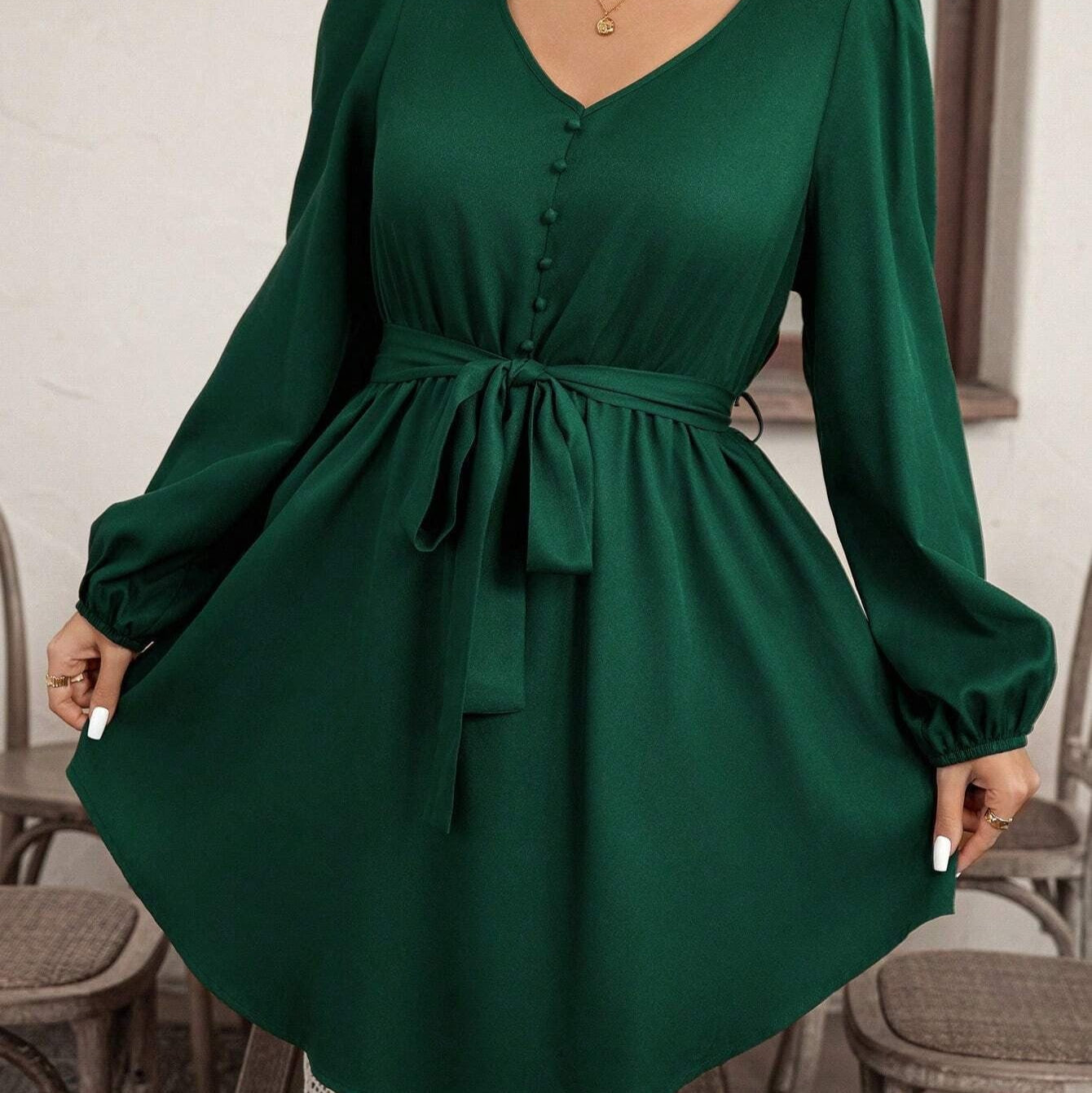Kurzes Kleid mit Schleife in der Taille - Narella
