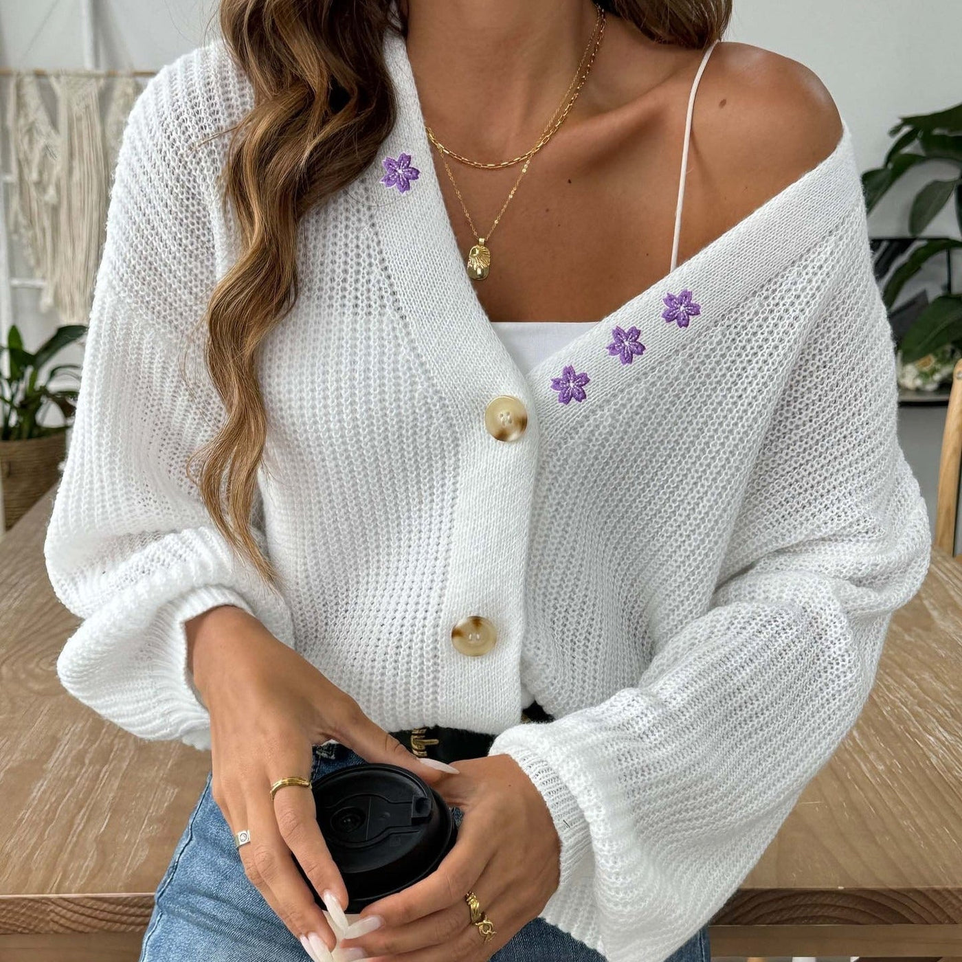 Damen Strickjacke mit V-Ausschnitt und Blumenstickerei mit Puffärmeln - Minerva
