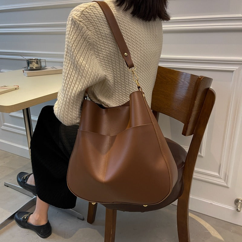 Umhängetasche aus Kunstleder im minimalistischen Stil für Frauen - Teresa