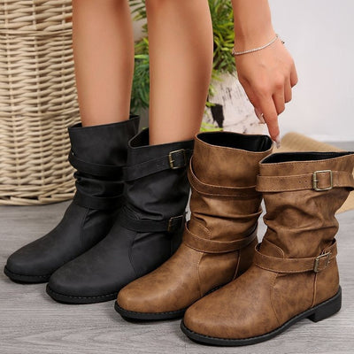 Flache Stiefel mit dekorativen Schnallen - Sienna