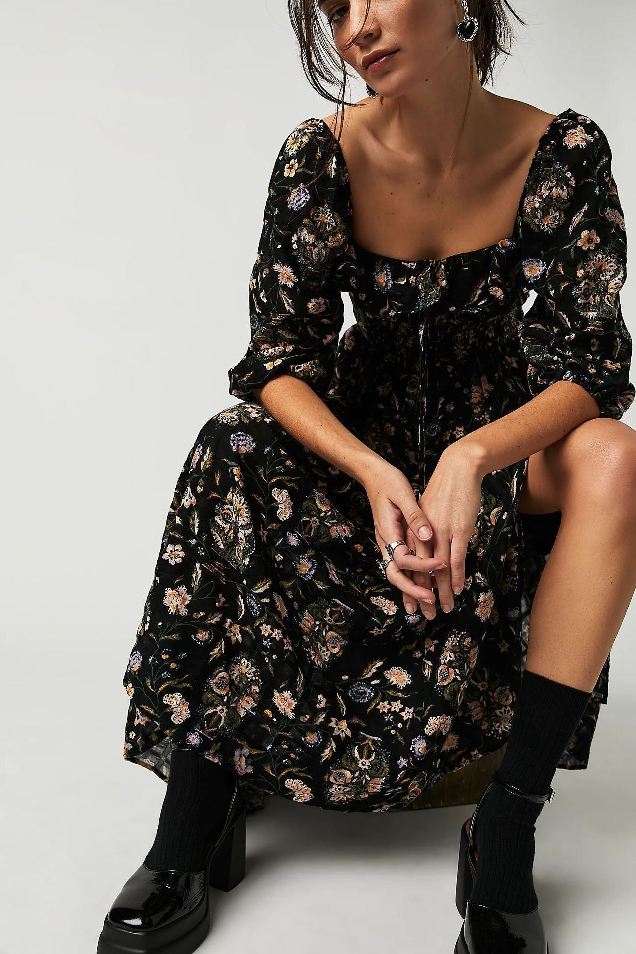 Samira - Bedrucktes Midikleid mit gerafftem Oberteil und Rüschen