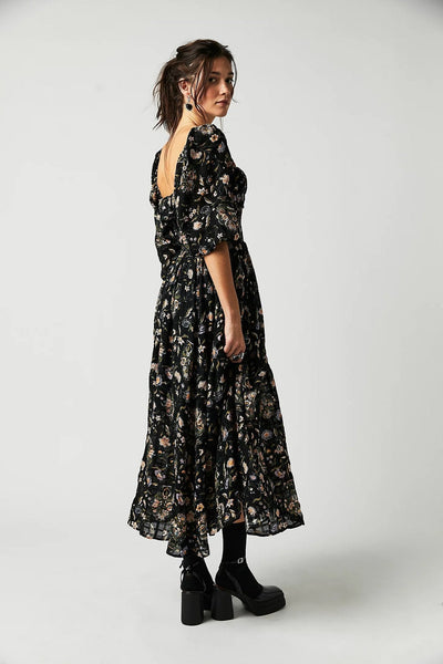 Samira - Bedrucktes Midikleid mit gerafftem Oberteil und Rüschen