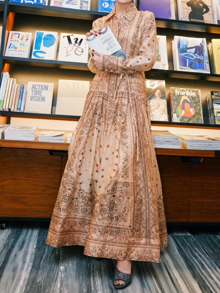 Elena - Einreihiges Maxikleid mit Platzierungsdruck