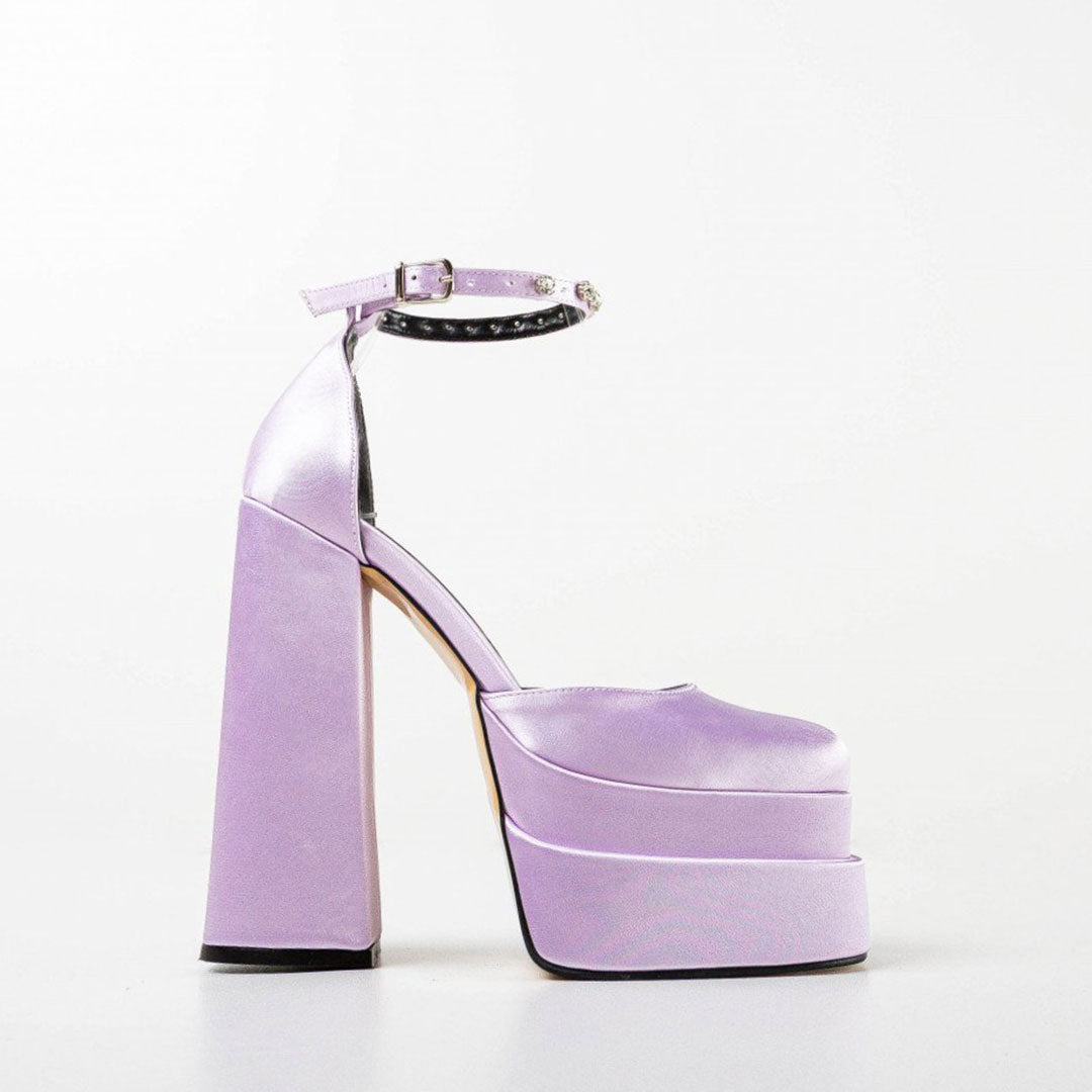 Avery - Glänzende Satin Pumps mit quadratischer Spitze und klobigem Plateau