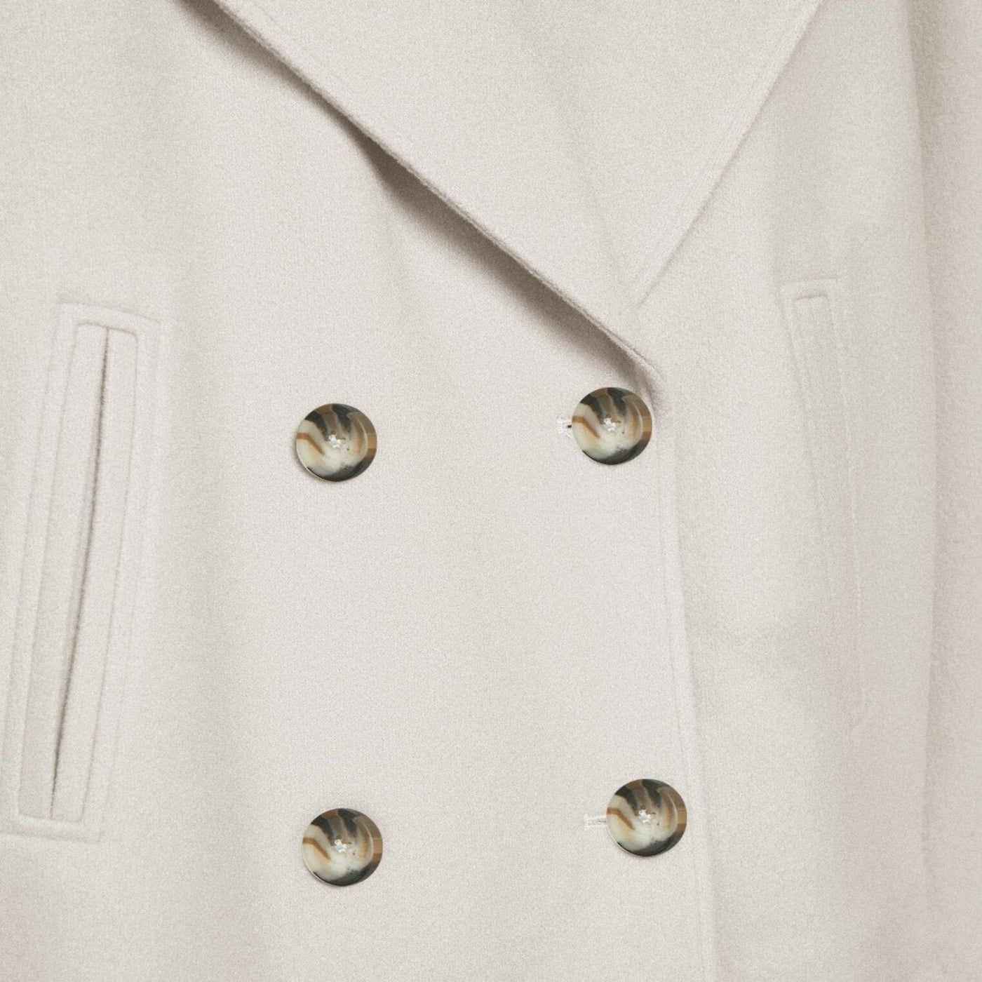 Kurze Damen-Wolljacke mit doppelreihigen Knöpfen - Heidi