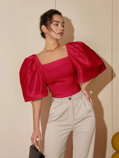 Johanna - Elegantes Top mit Laternenärmeln und quadratischem Kragen